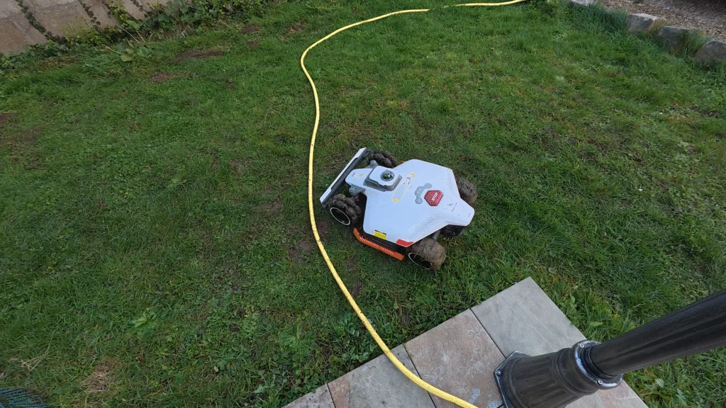 DJI_20260102161249_0077_D.MP4_snapshot_00.00.476-1024x576 LUBA 3 AWD: Le Robot Tondeuse Nouvelle Génération LiDAR de Mammotion